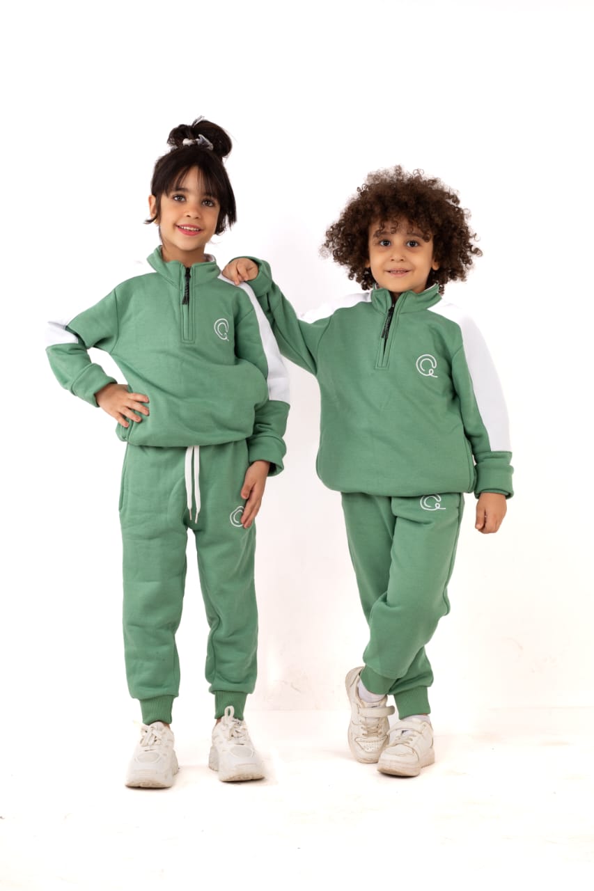 Twin show

 2 Orange Cute - Mint Green